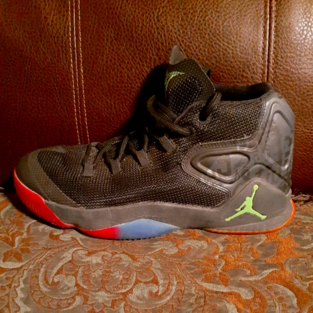 2016 Jordan Melo M12 'Dungeon' 9.5 mens multi colored